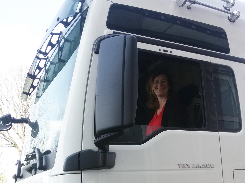 Sie haben einen CE-Führerschein? Dann bewerben Sie sich gerne als LKW-Fahrer bei uns